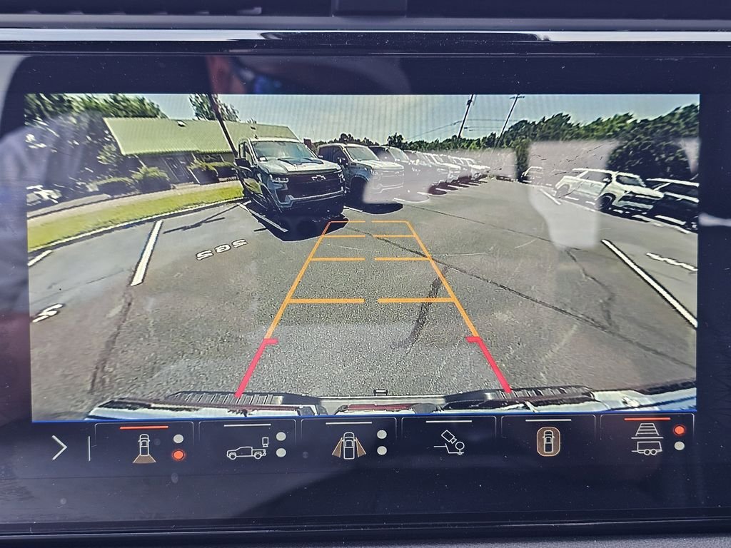 Used 2025 Silver GMC AT4 image 29