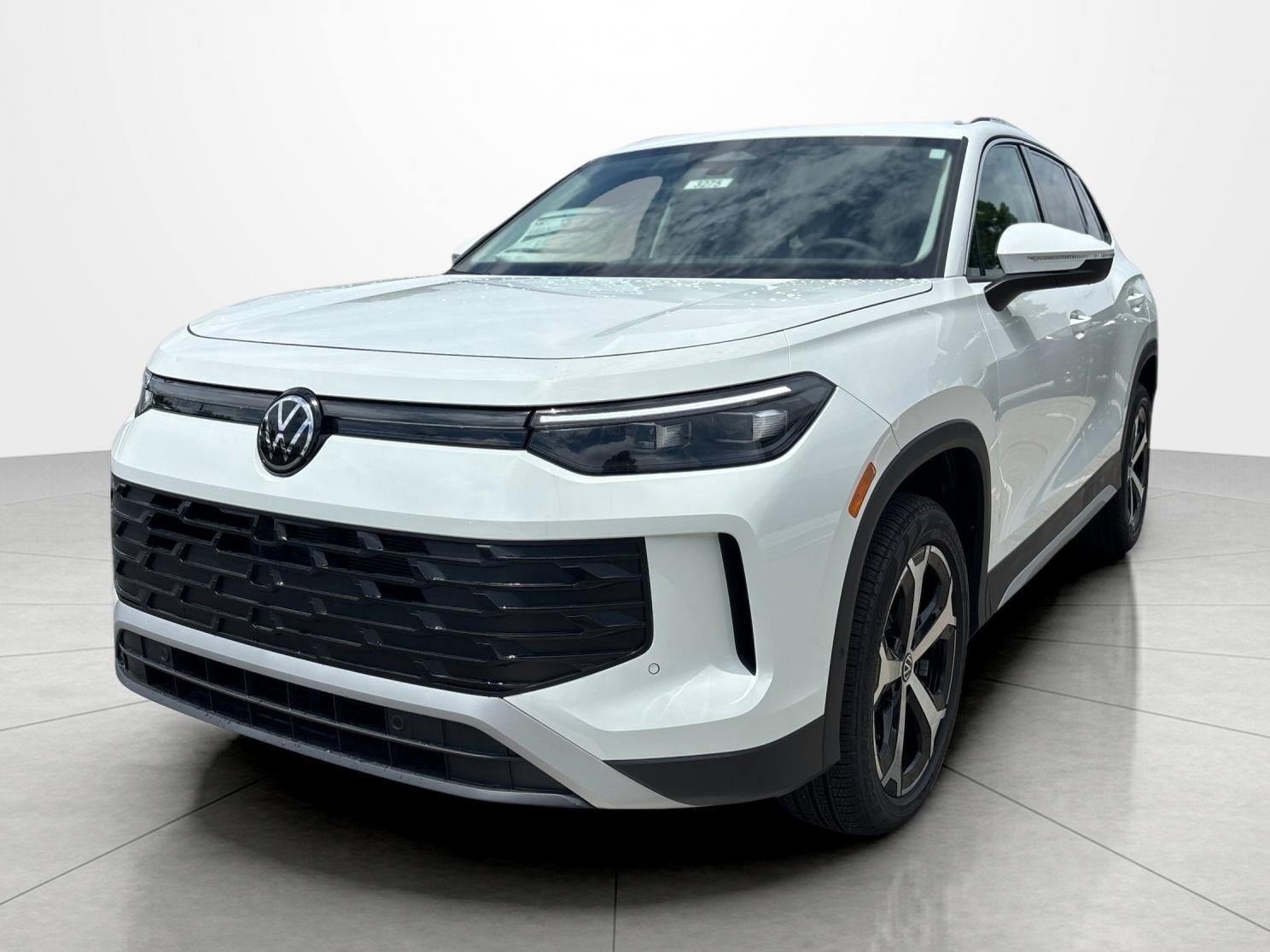 2026 Volkswagen Tiguan 2.0T SE 4Motion's photo