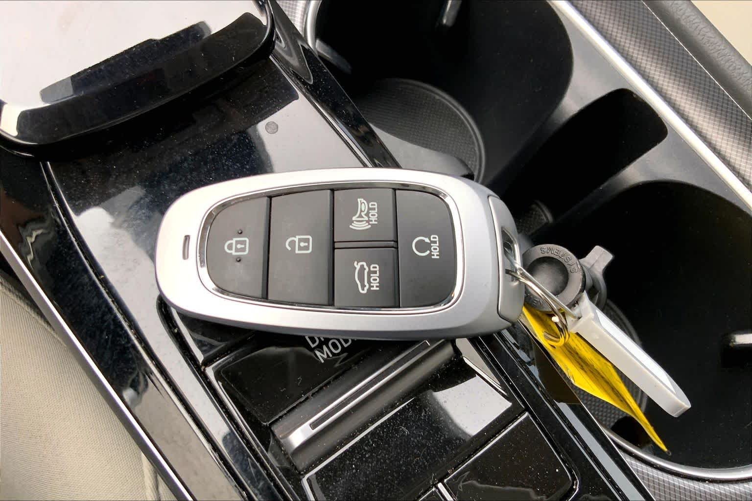 Used 2022 Phantom Black Hyundai SEL image 14