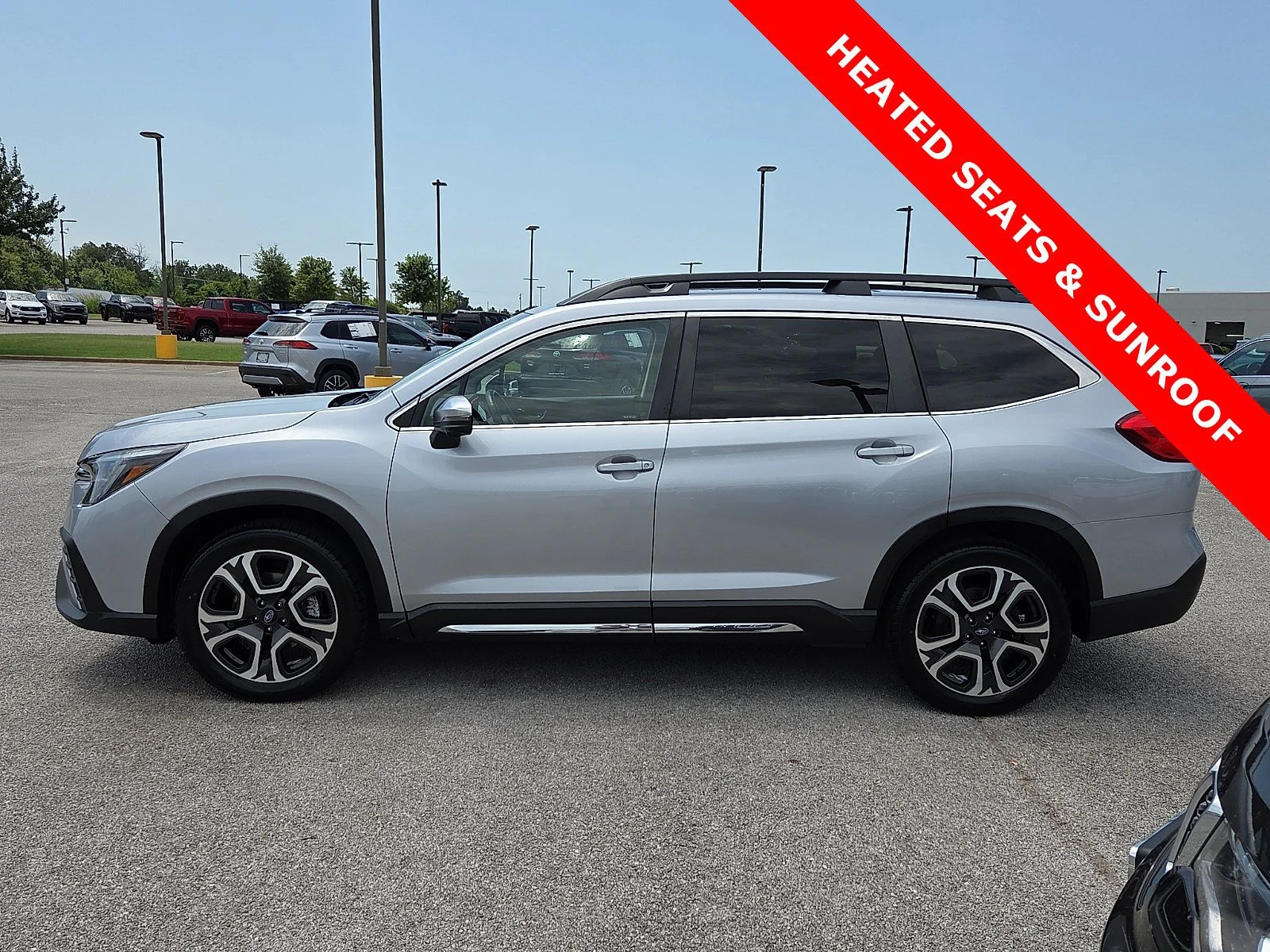 Used 2023 Ice Silver Metallic Subaru Limited image 3