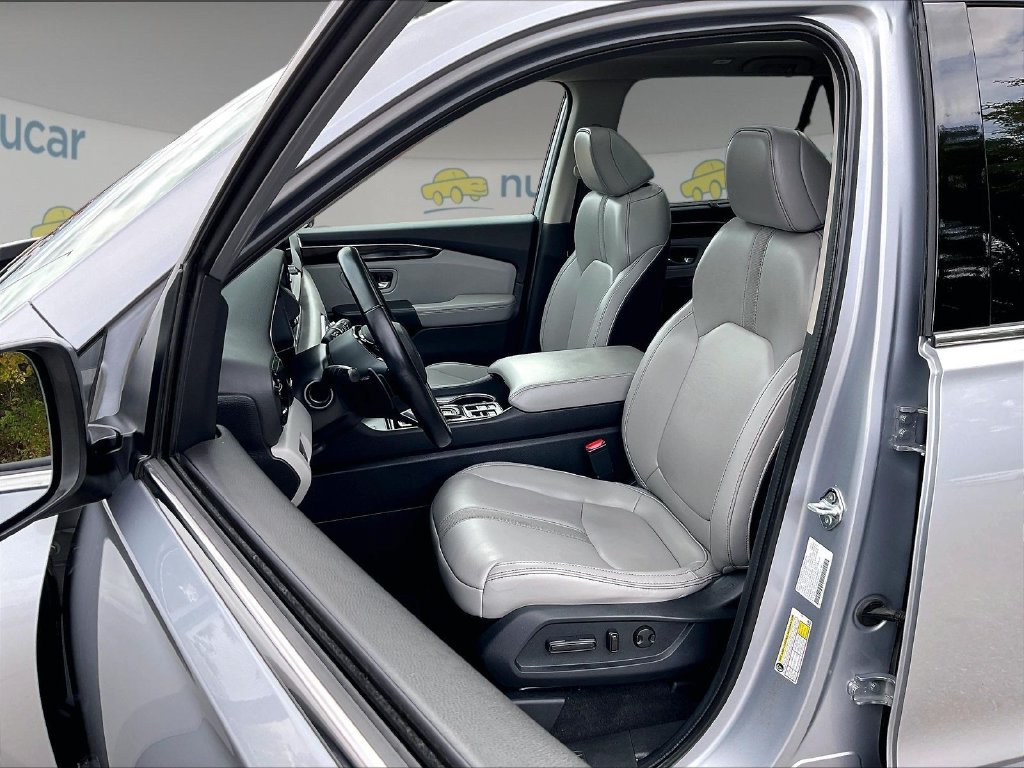 Used 2024 Silver Honda Touring image 10