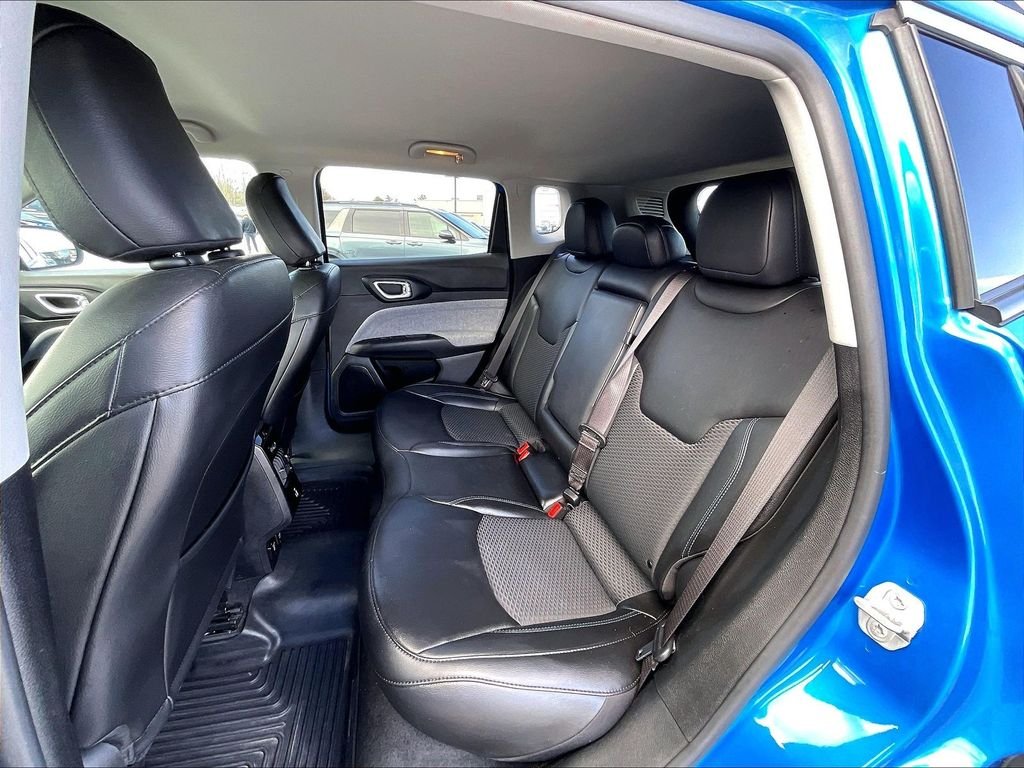Used 2022 Laser Blue Pearlcoat Jeep Latitude image 14