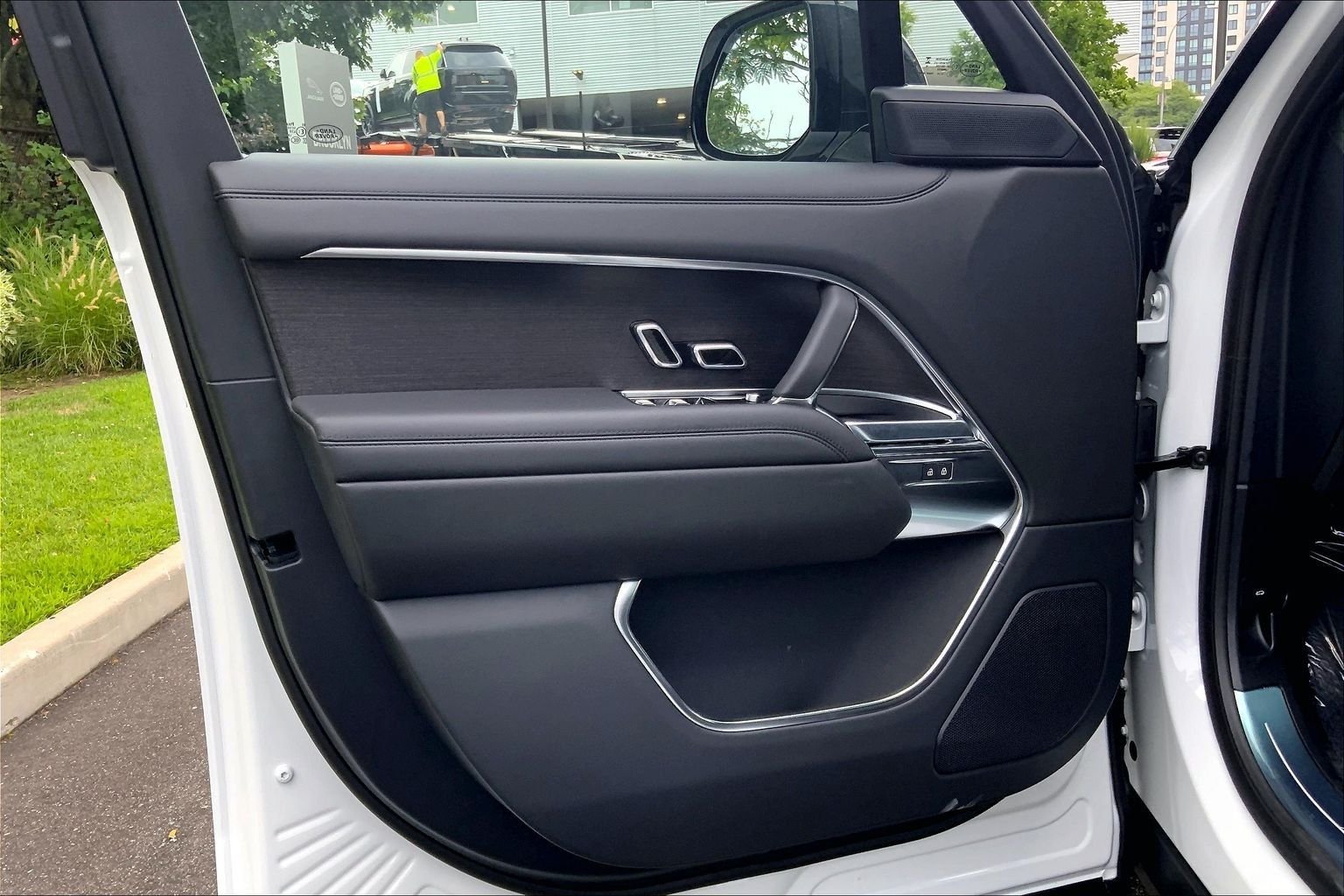 New 2026 Fuji White Land Rover SE 7 Seats image 10