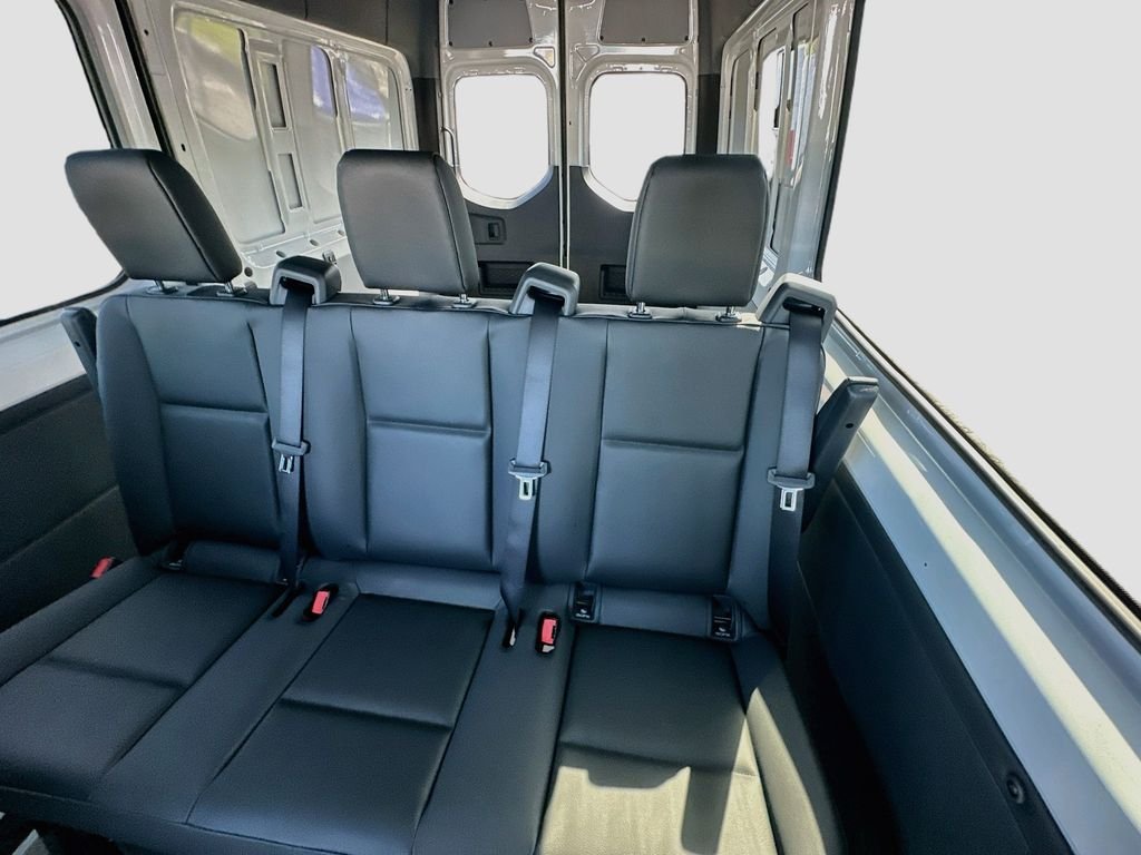 New 2026 Arctic+White Mercedes-Benz Crew 144 WB image 23