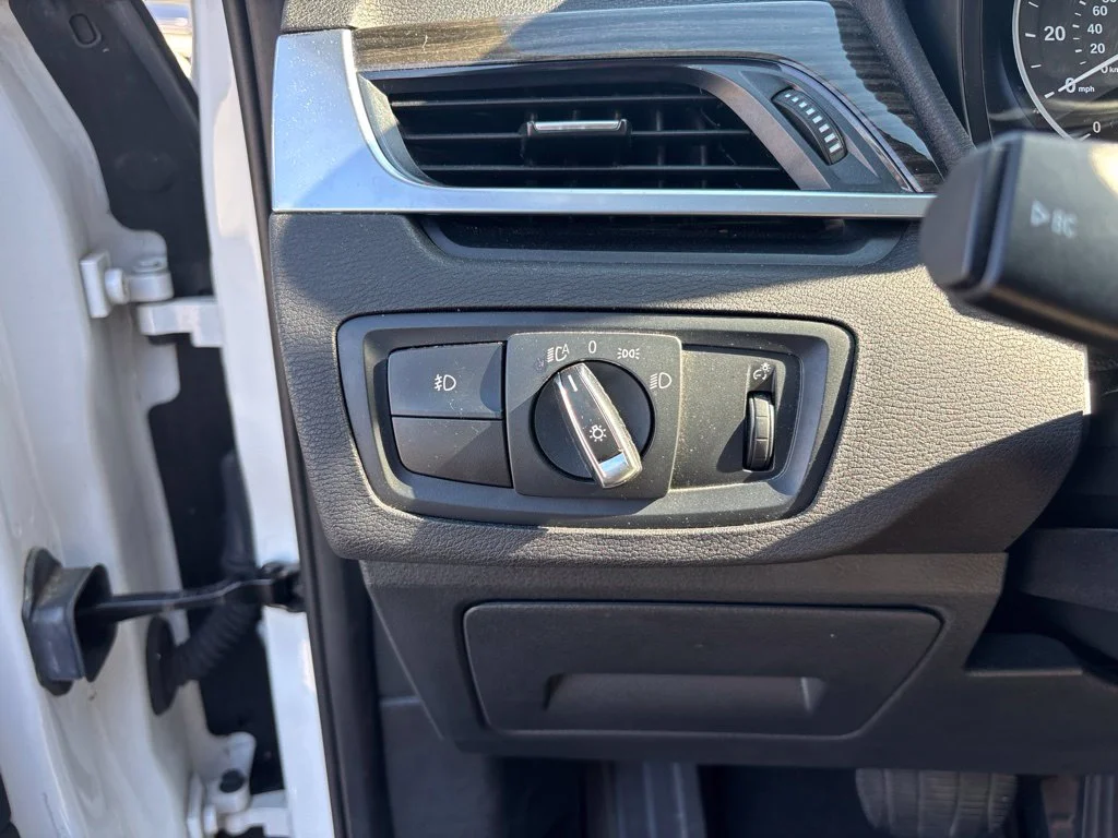 Used 2017 White BMW xDrive28i image 13