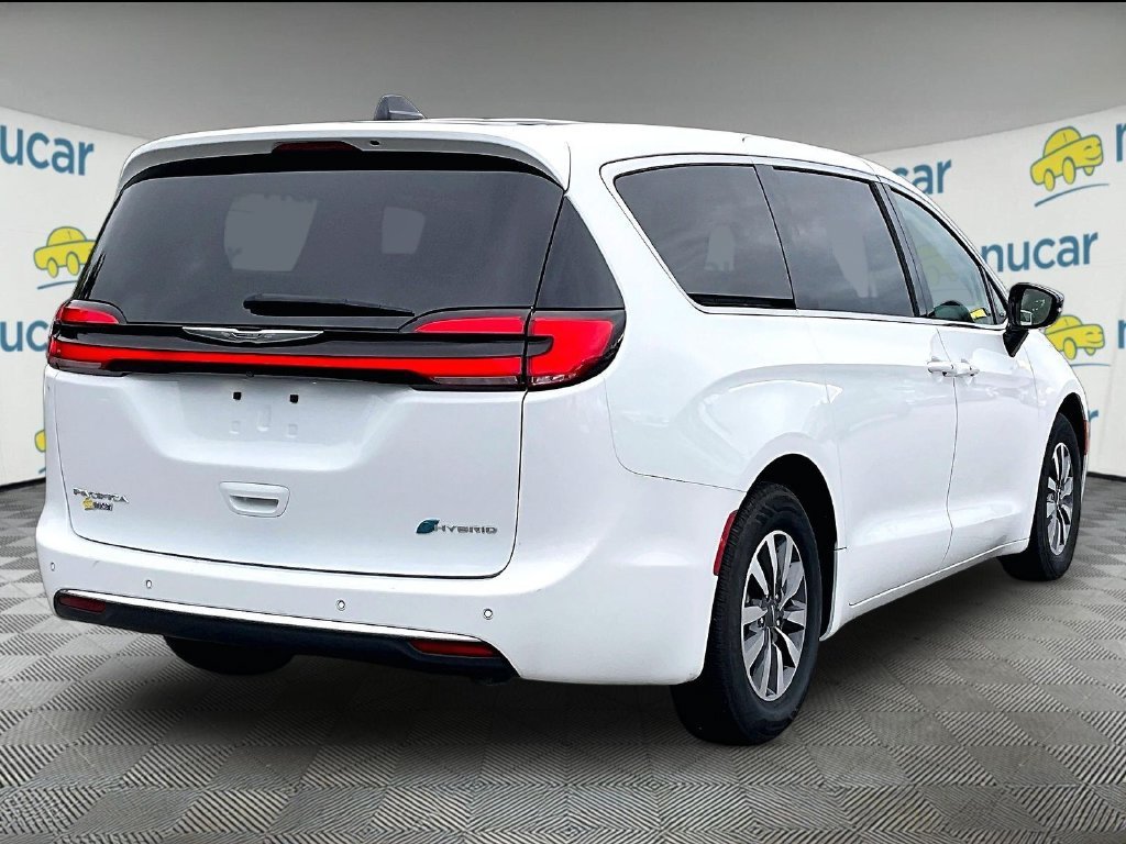 Used 2024 Bright White Clearcoat Chrysler Select image 6