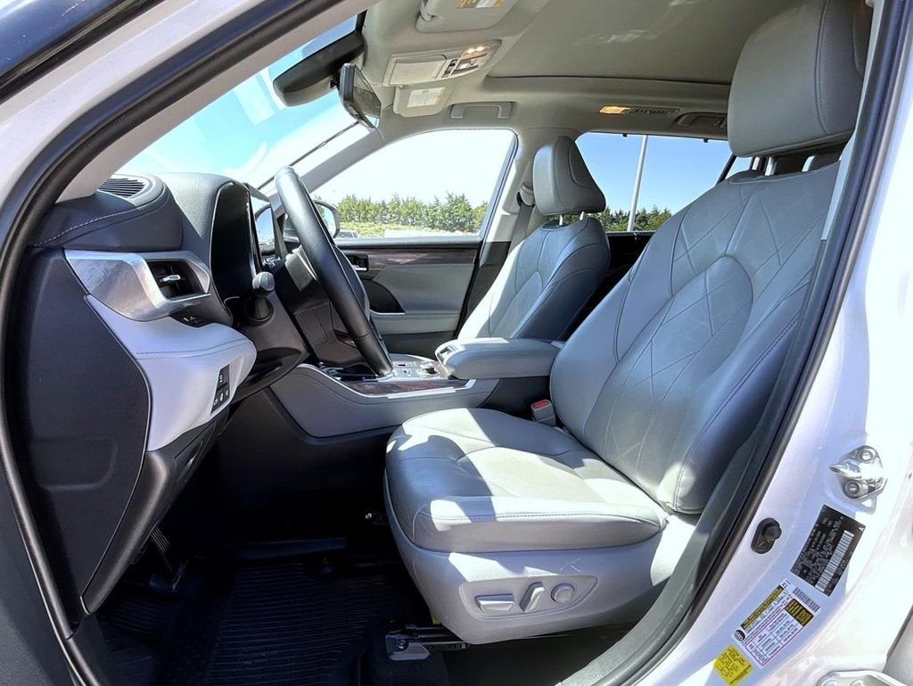 Used 2022 Beige Toyota Platinum image 10