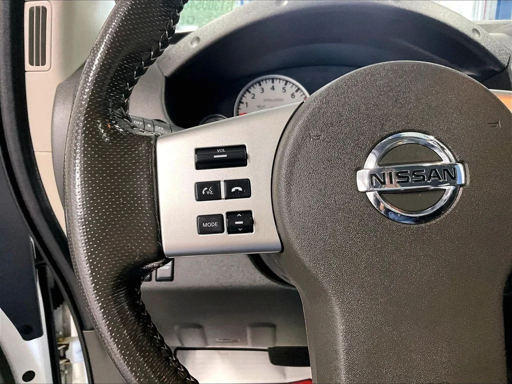 Used 2020 White Nissan PRO-4X image 23