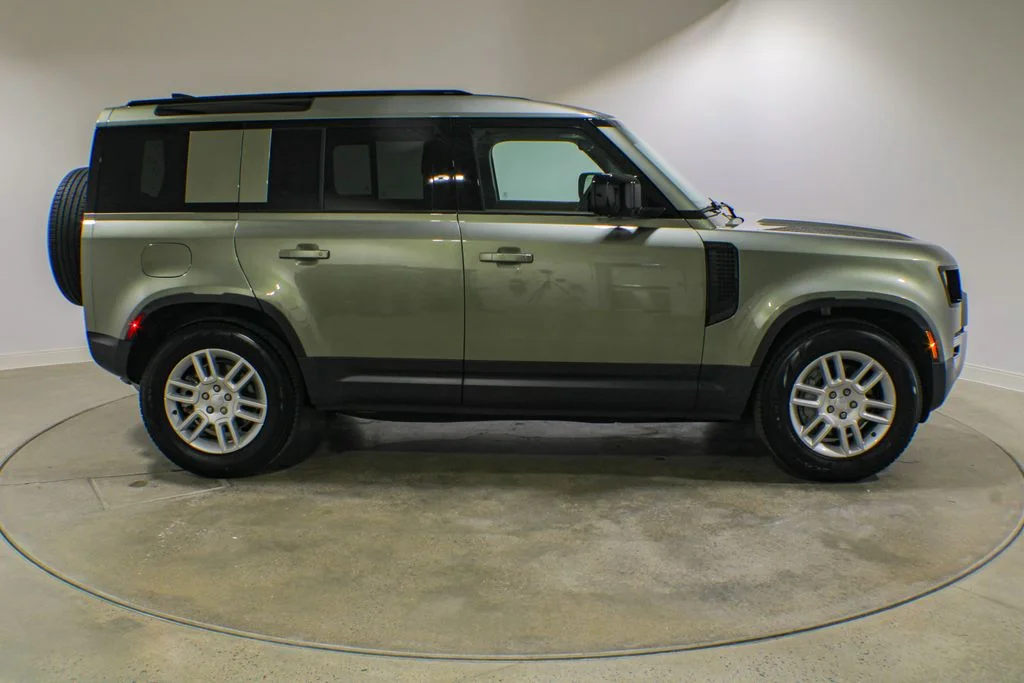 Used 2025 Pangea Green Metallic Land Rover S image 6