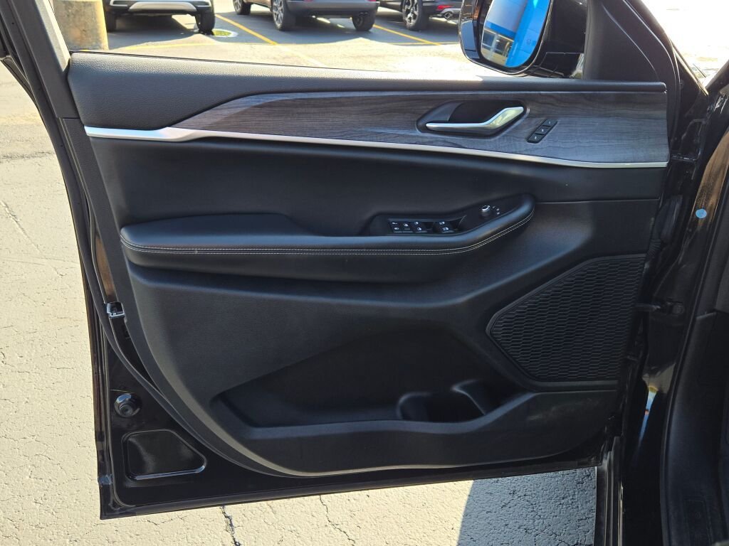 Used 2023 Black Jeep Limited image 21