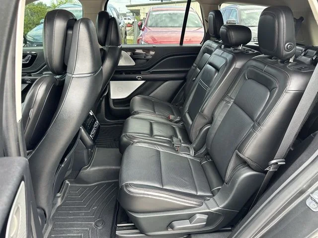 Used 2020 Gray Lincoln Reserve image 17