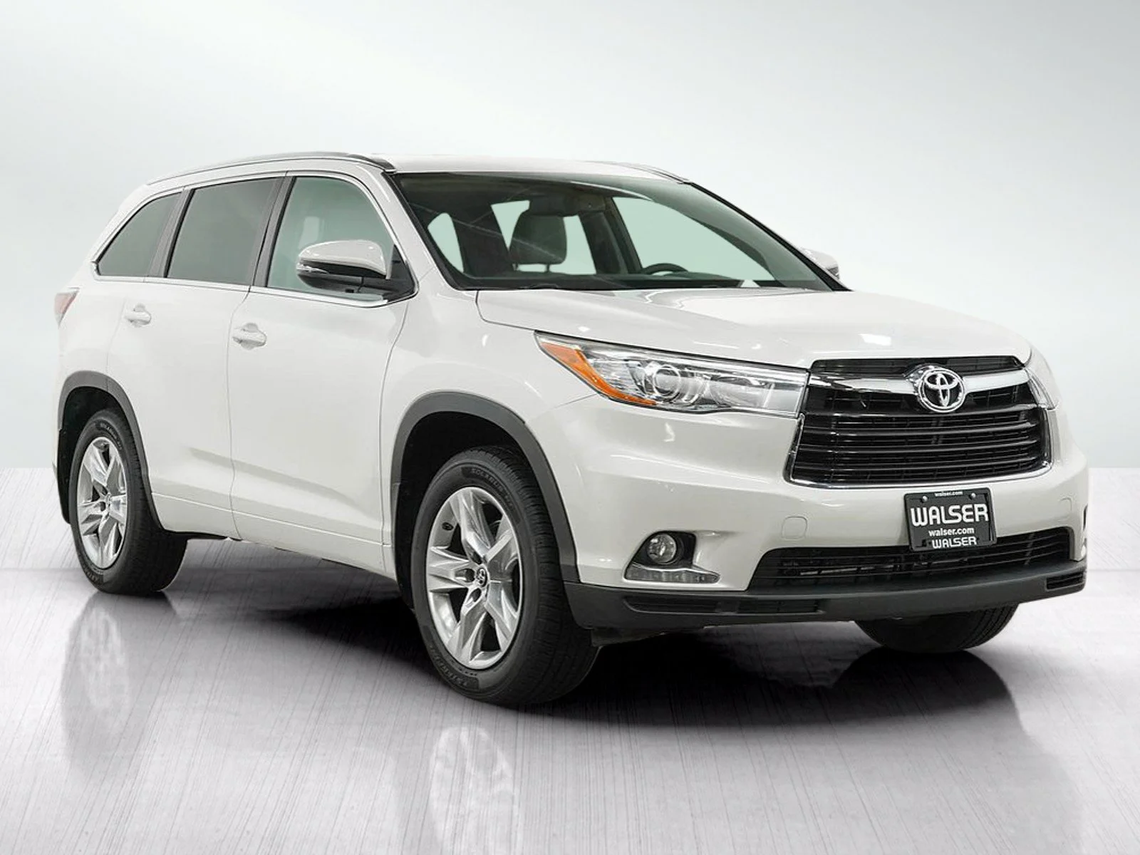 Used 2016 Blizzard Pearl Toyota  image 7