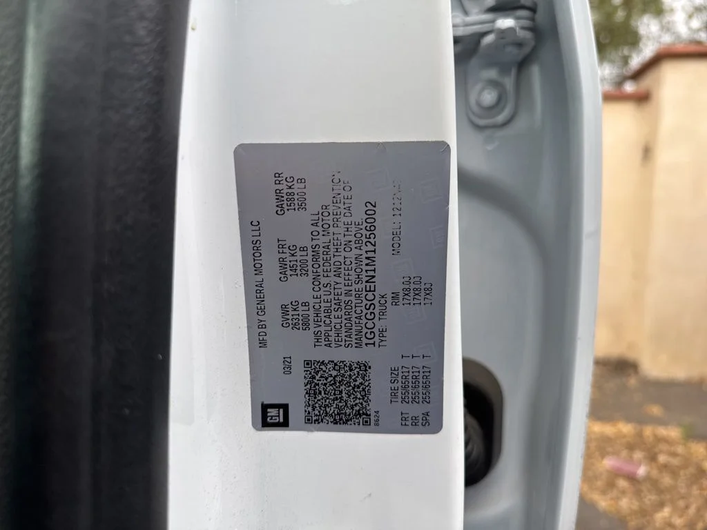 Used 2021 White Chevrolet LT image 12