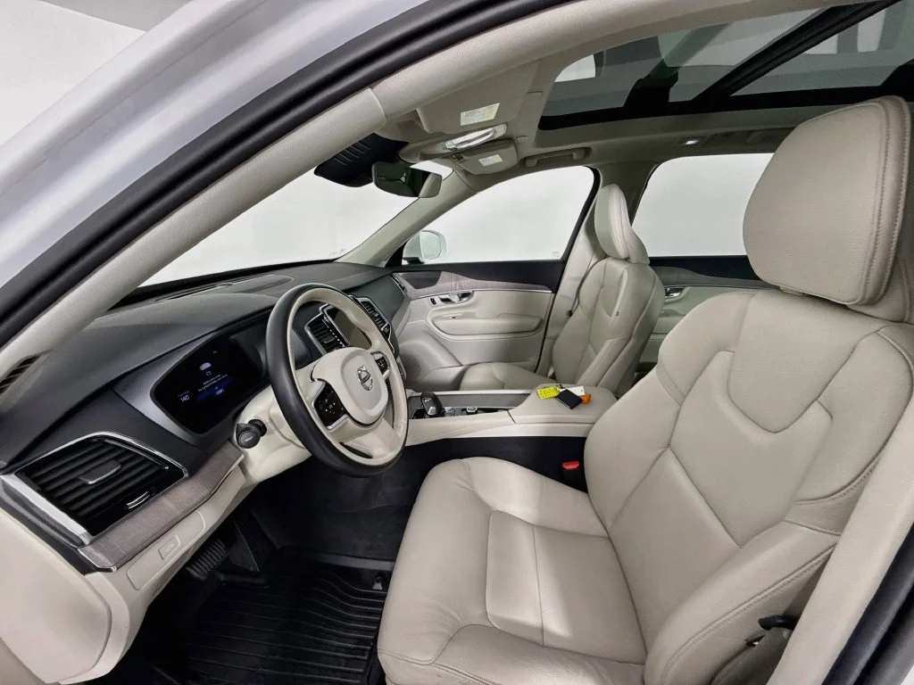 Certified Used 2023 Crystal White Volvo B6 Plus 7-Seater image 5