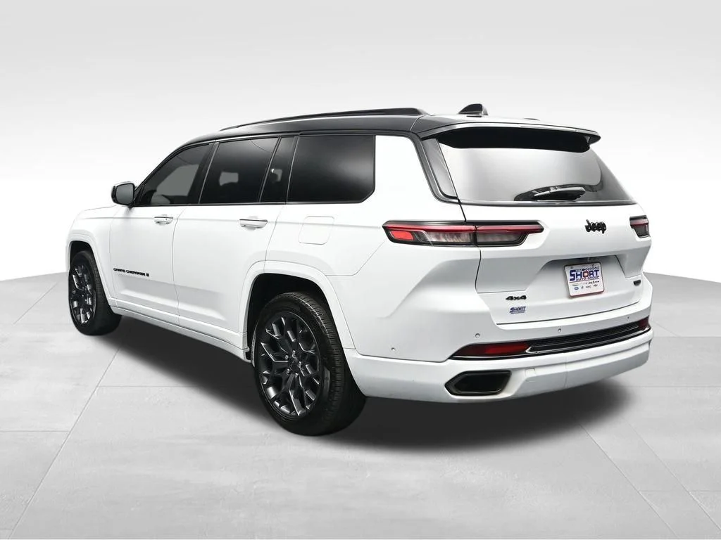 Used 2023 White Jeep Summit image 3