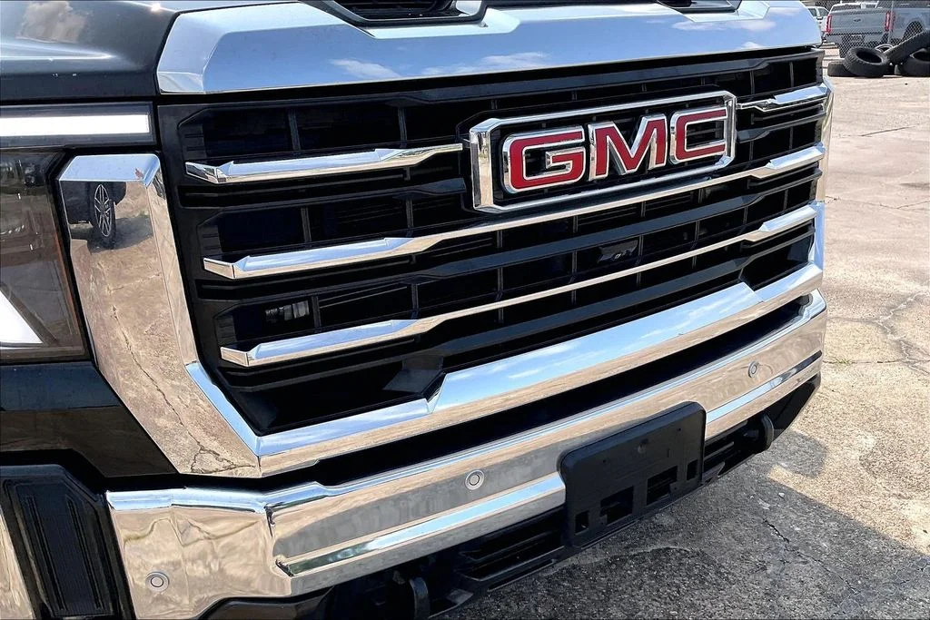 Used 2024 Black GMC SLT image 34