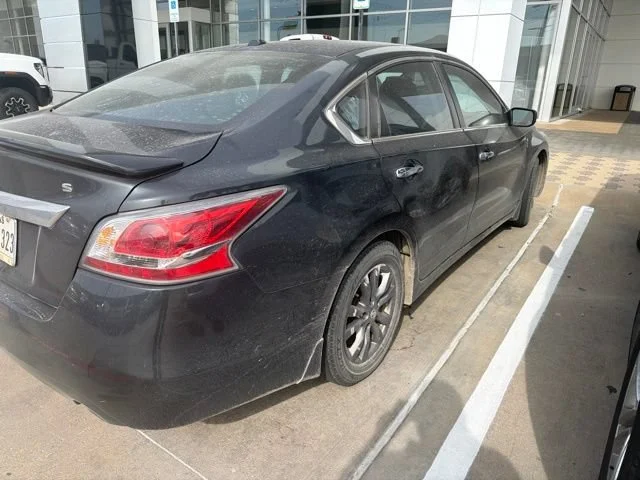 Used 2015 Black Nissan 2.5 S image 2