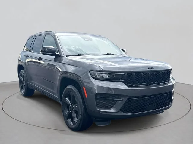 Used 2024 Gray Jeep Altitude image 32