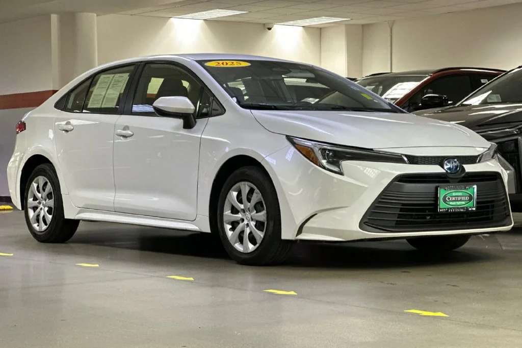 Used 2025 Toyota Corolla LE with VIN JTDBCMFE7S3086001 for sale in Daly City, CA