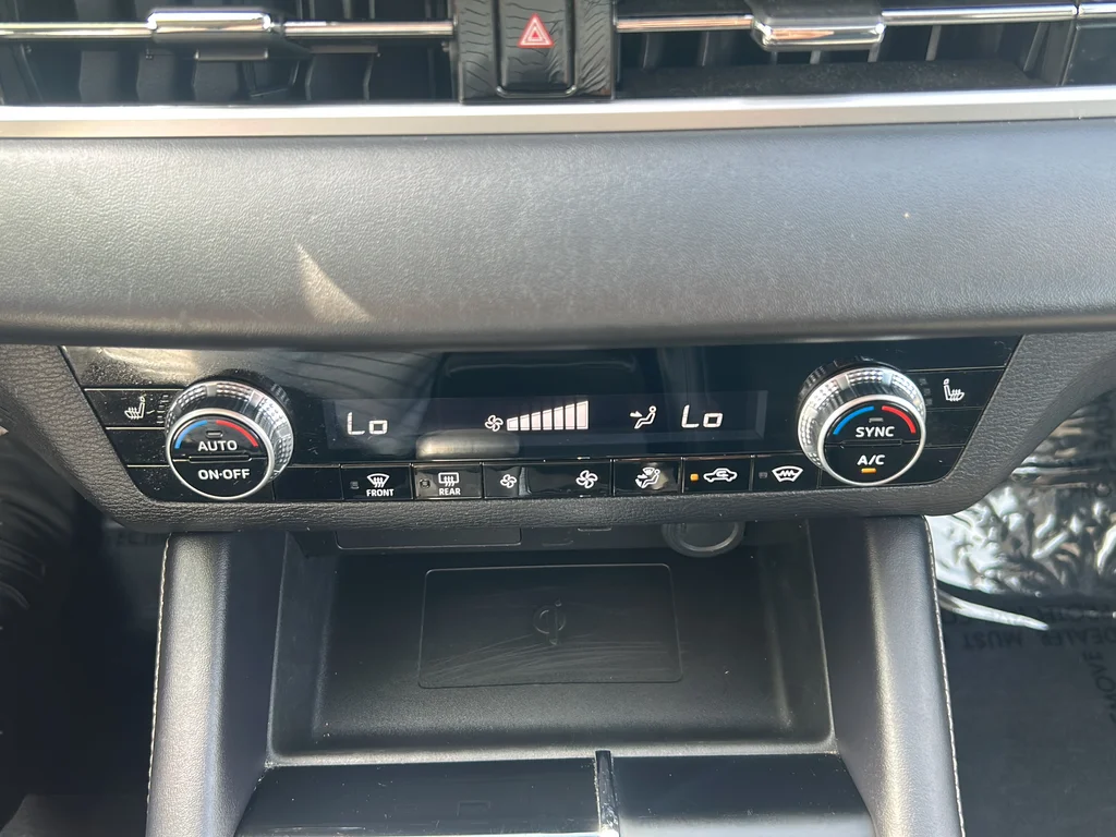 Used 2024 Silver Mitsubishi SE image 20