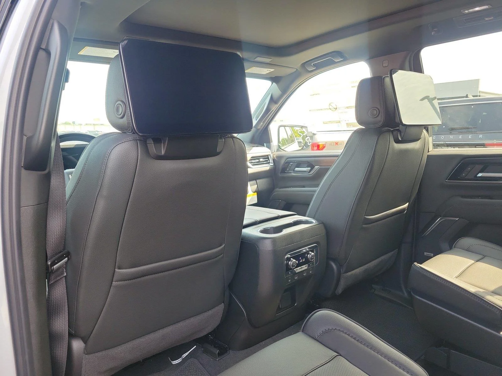 2026 GMC Yukon Denali - Photo 13