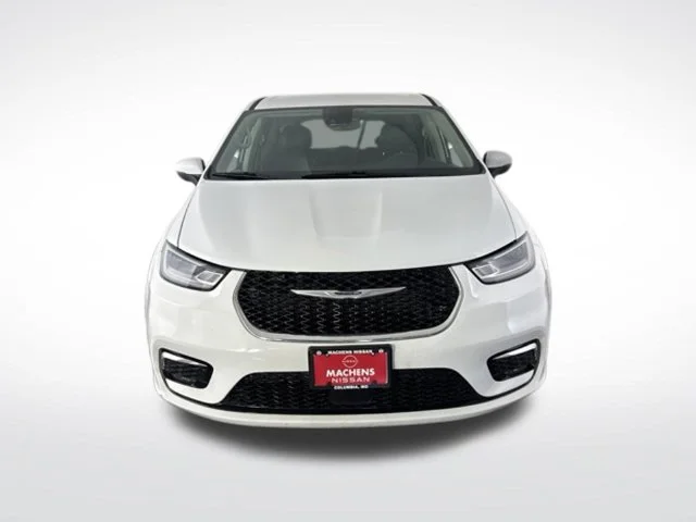 Used 2023 White Chrysler Touring L image 4