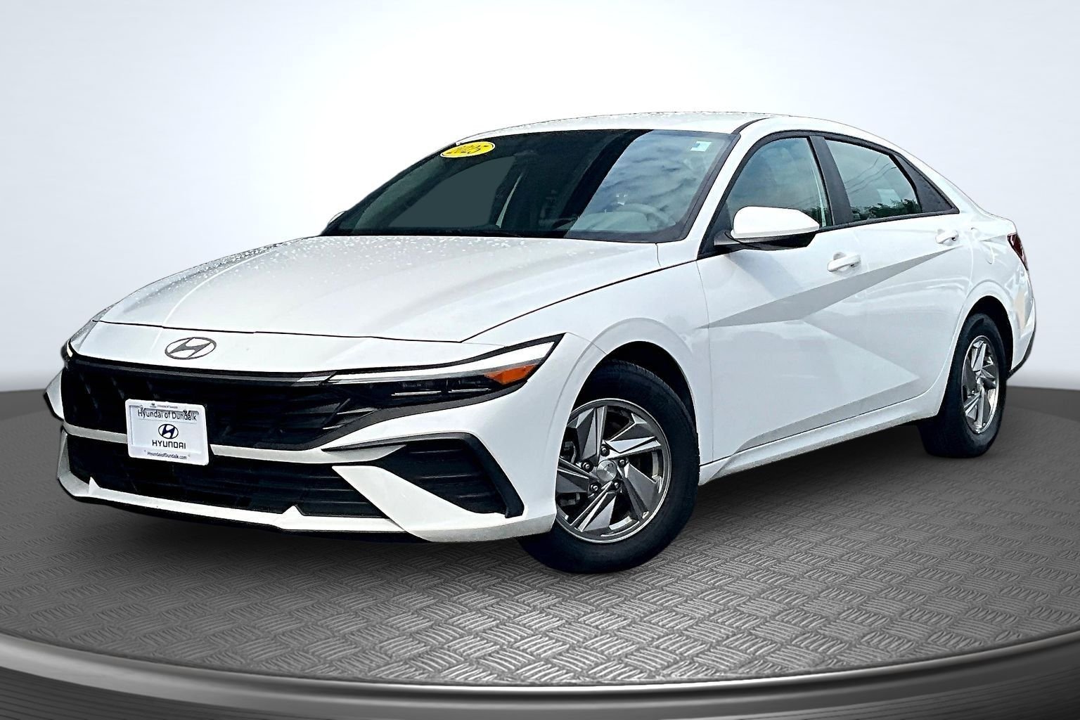 Certified Used 2025 White Hyundai SE image 1