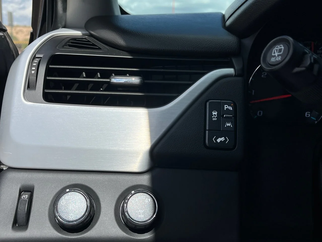 Used 2020 Onyx Black GMC SLT image 29