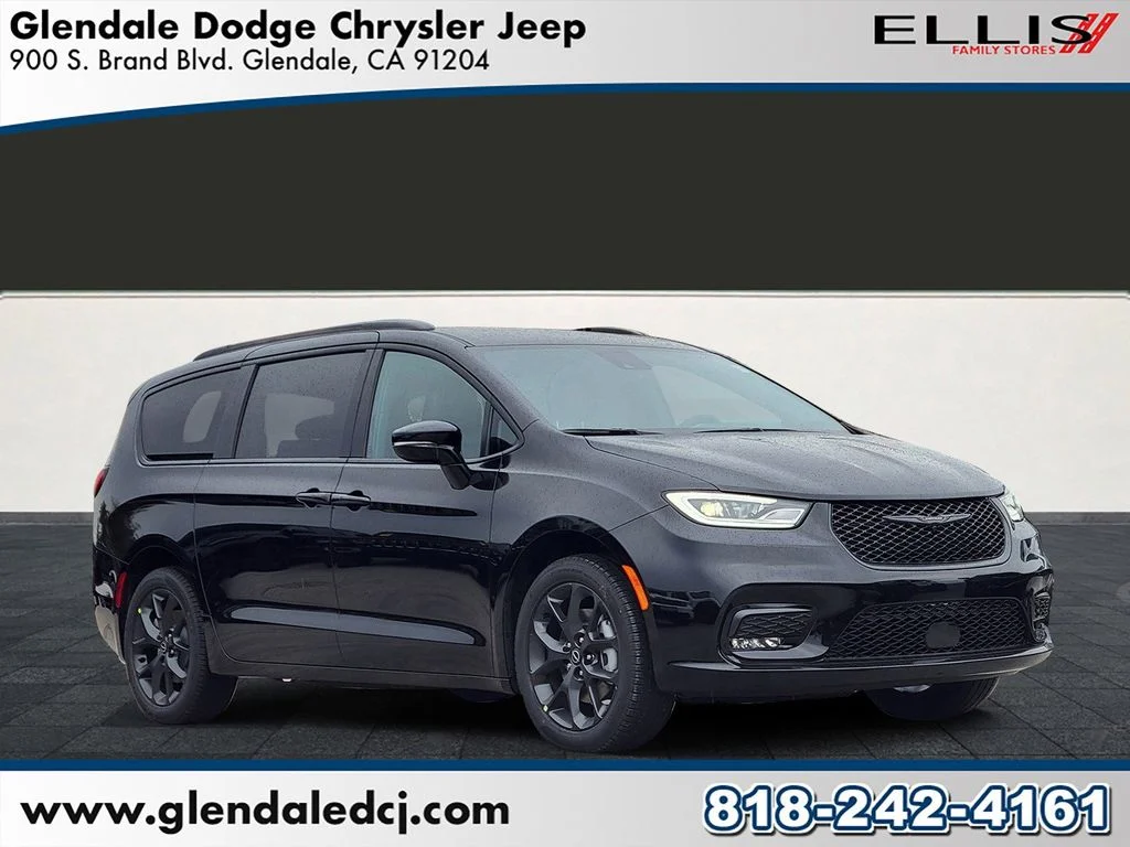 2026 Chrysler Pacifica Select AWD's photo