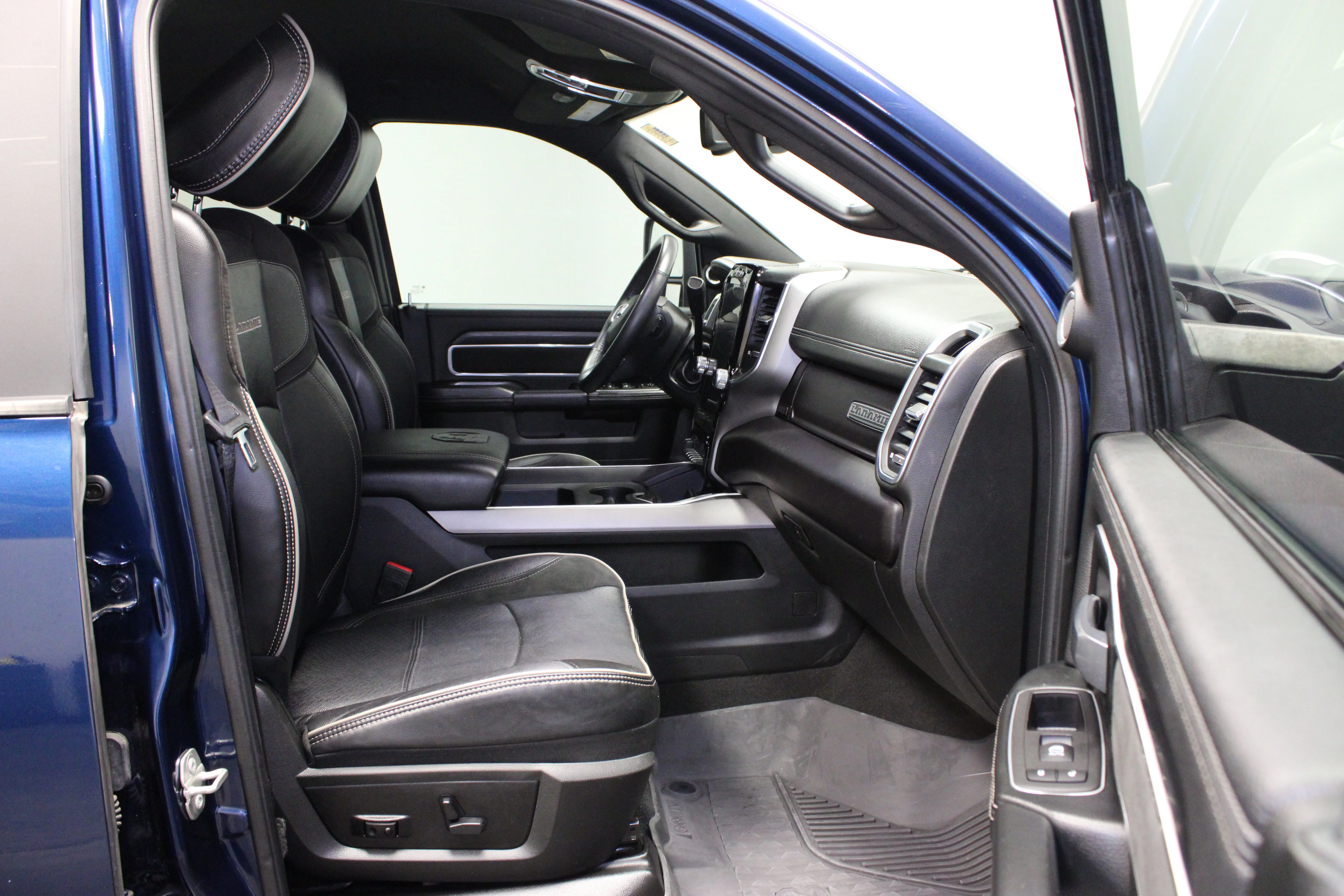 Used 2023 Patriot Blue Pearlcoat Ram Laramie image 15