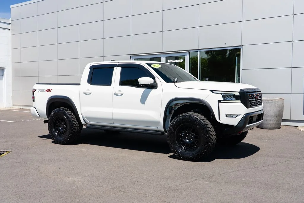 Used 2023 White Nissan PRO-4X image 33