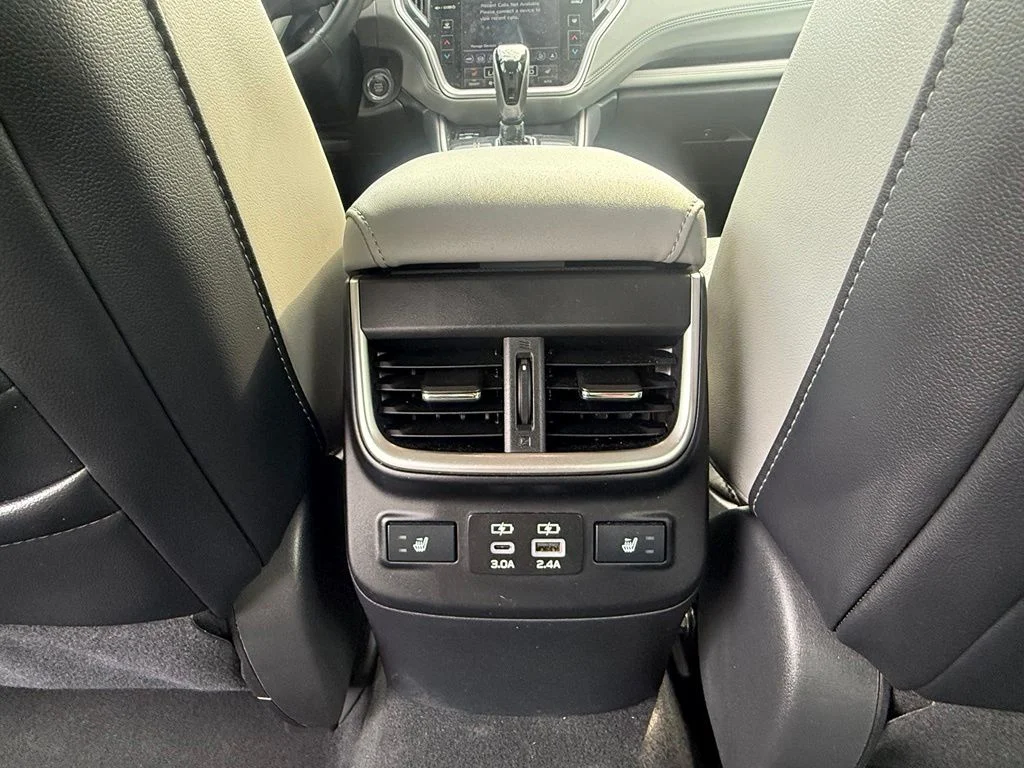 Used 2024 Ice Silver Metallic Subaru Limited image 29