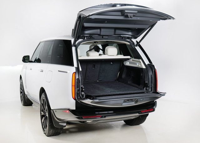 New 2026 Fuji White Land Rover SE image 30