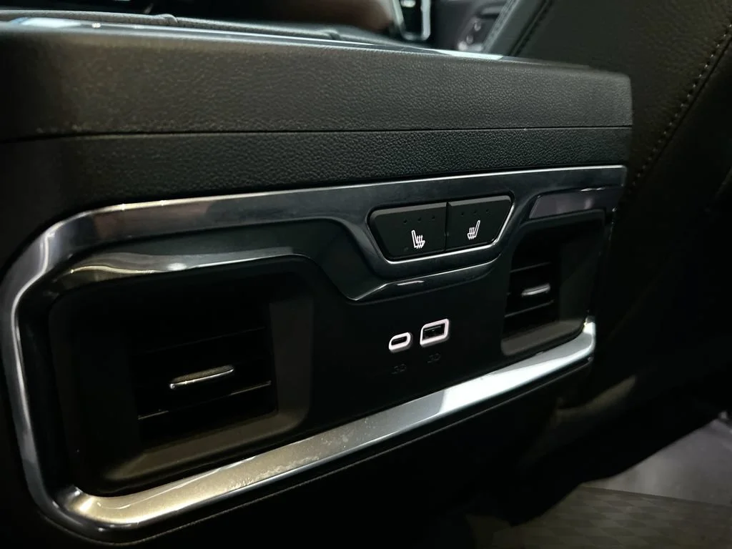 Used 2024 Onyx Black GMC Denali image 26
