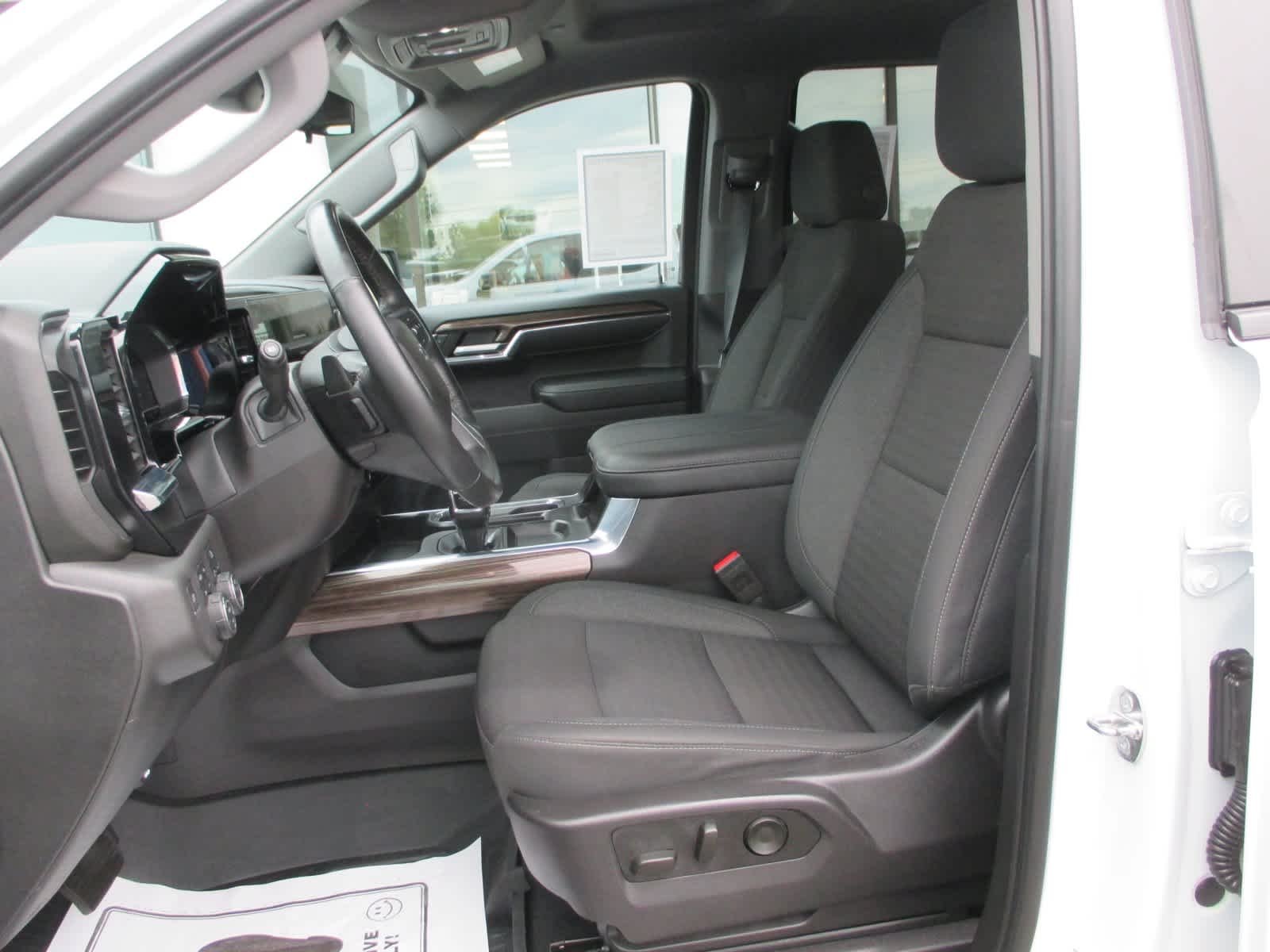 Used 2024 Summit White Chevrolet LT Trail Boss image 9