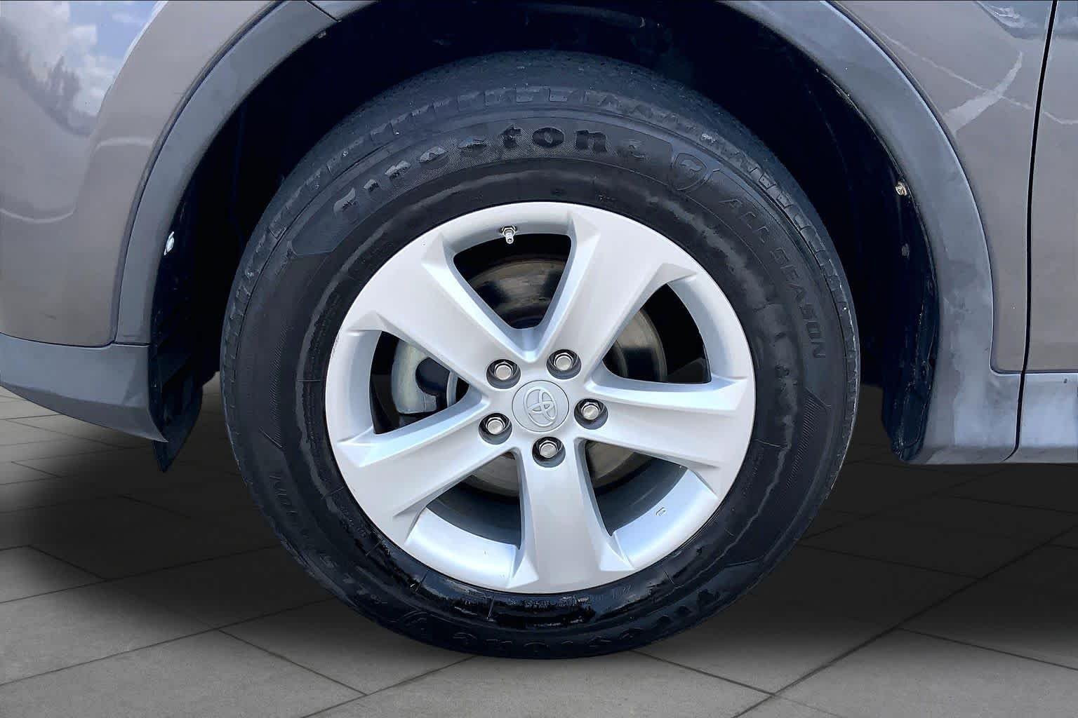Used 2013 Magnetic Gray Metallic Toyota XLE image 10