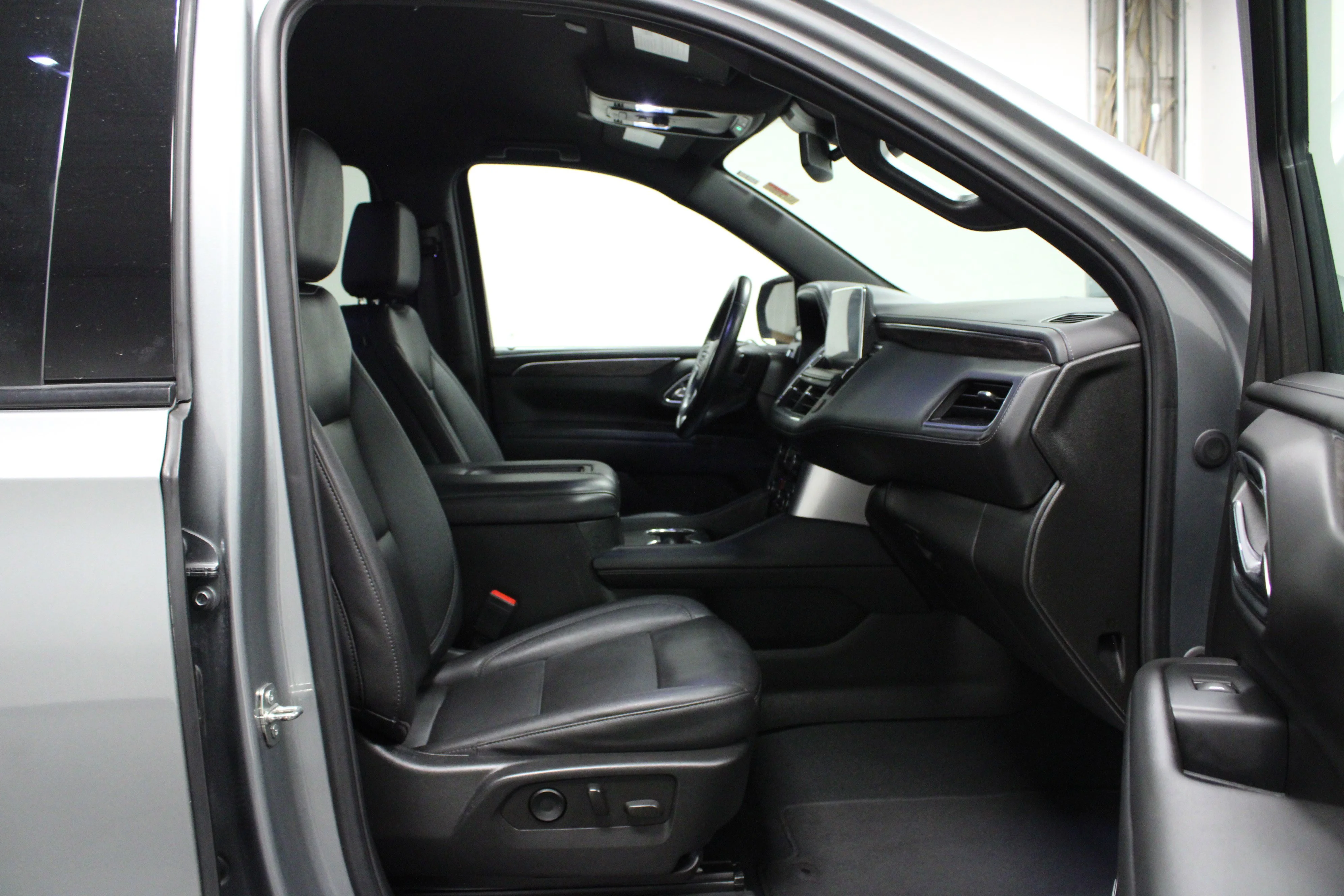 Used 2023 Sterling Gray Metallic Chevrolet Z71 image 17
