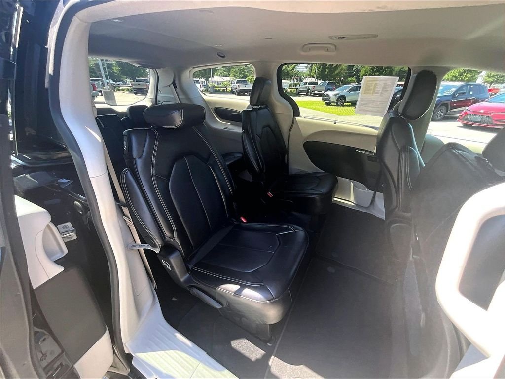 Used 2024 Black Chrysler Touring L image 16