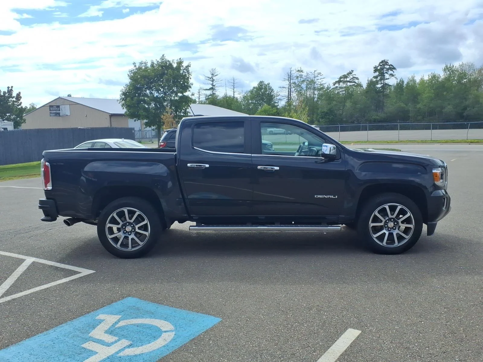 Used 2020 Carbon Black Metallic GMC Denali image 4