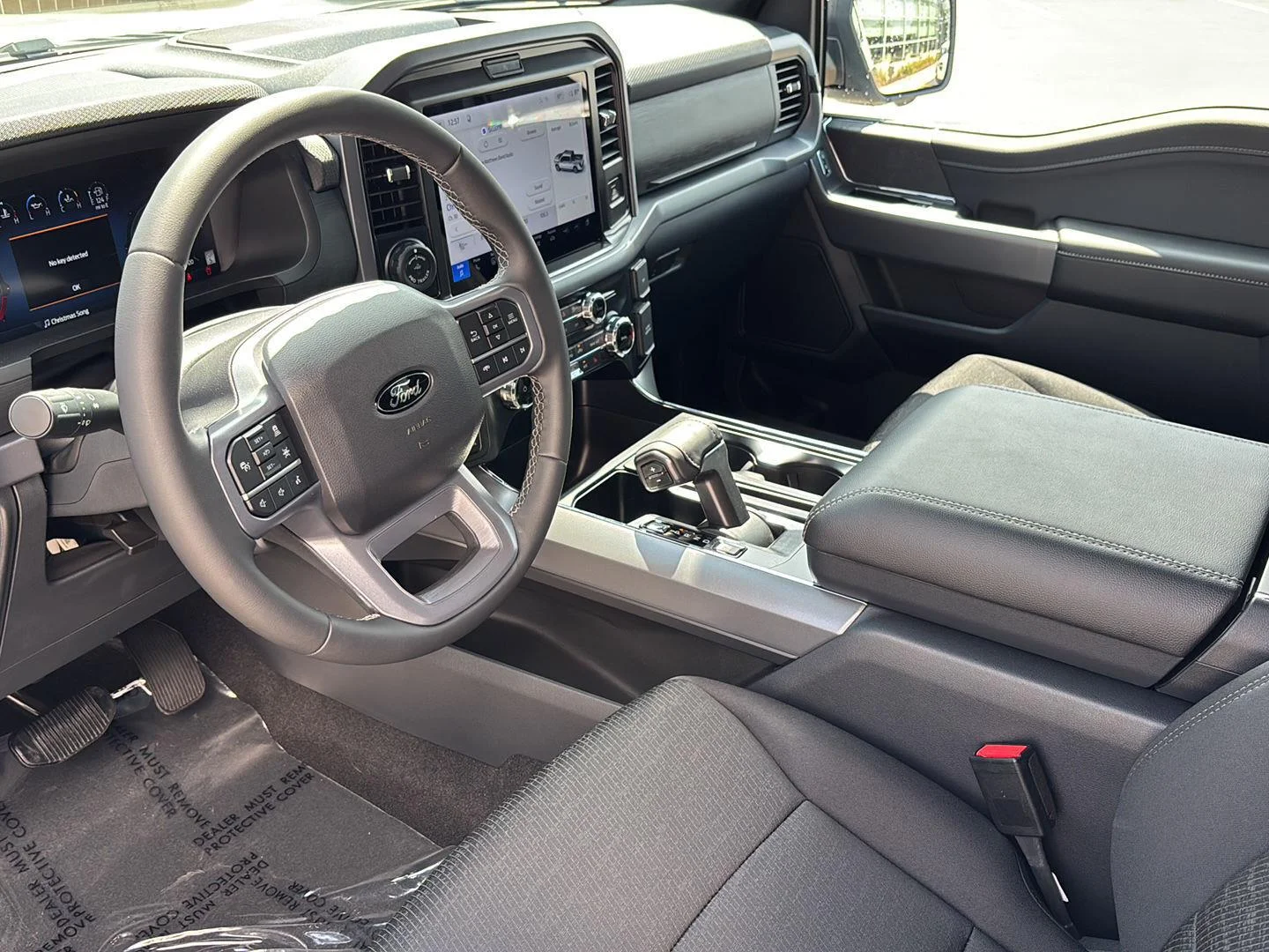 New 2026 Oxford White Ford XLT image 13