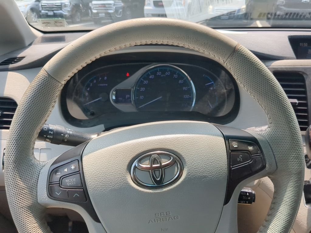 Used 2012 Silver Toyota XLE image 15