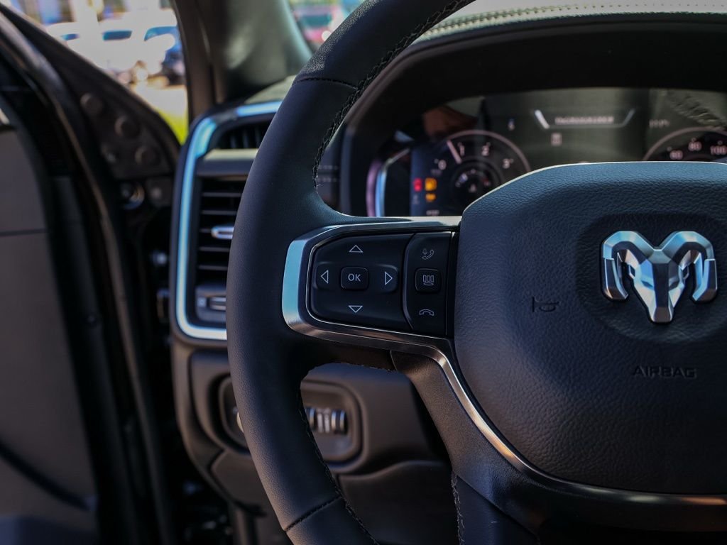 New 2026 Diamond Black Crystal Pearl-Coat Exterior Paint RAM Laramie image 43