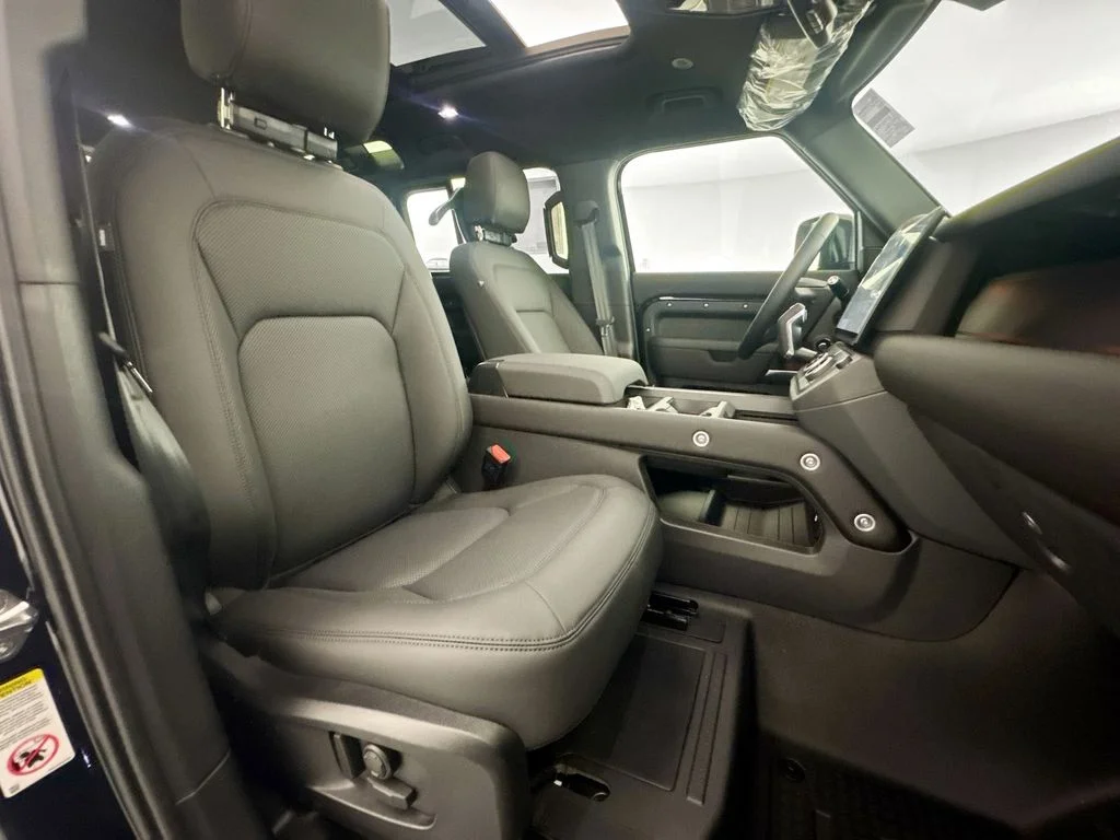 New 2026 Santorini Black Land Rover X-Dynamic SE image 29