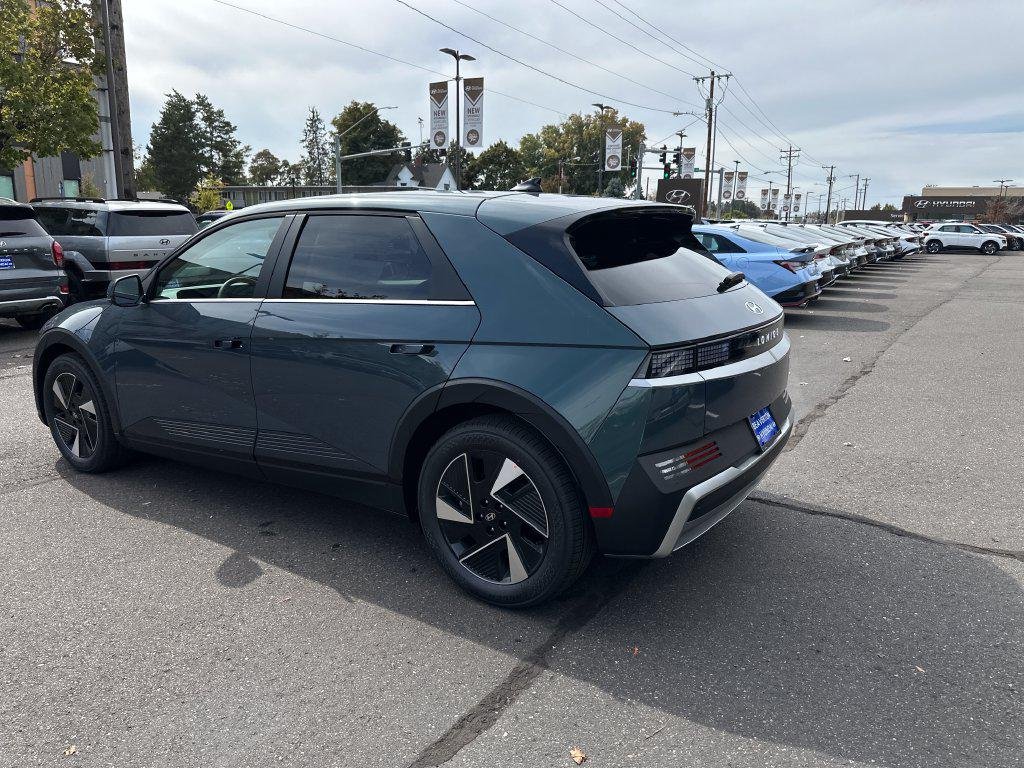 New 2027 Green Hyundai SE Standard Range image 4