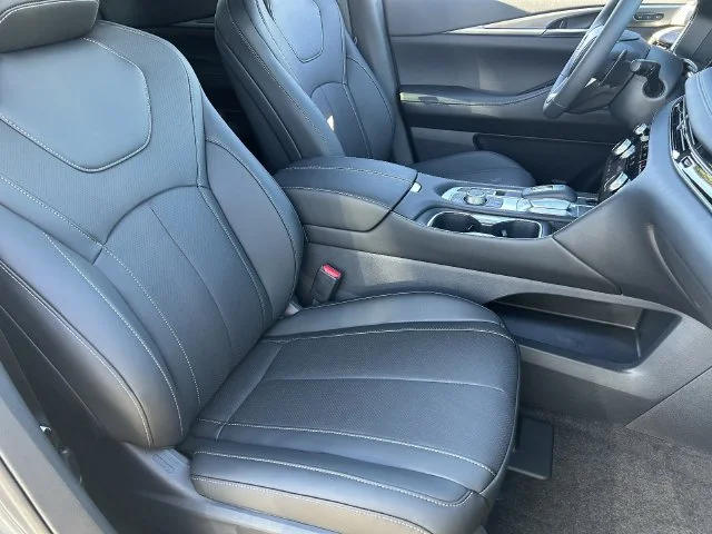 New 2027 GRAPHITE SHADOW INFINITI Luxe AWD image 11