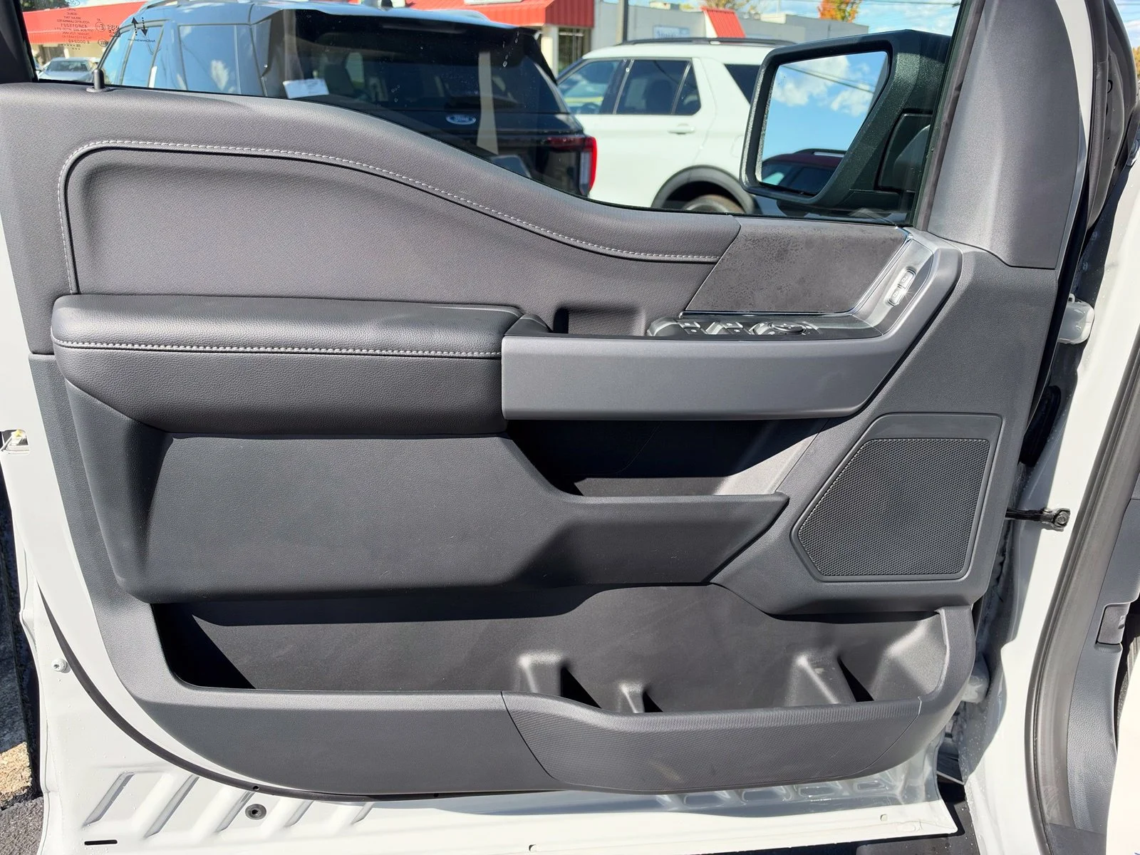New 2026 Avalanche Ford XLT image 9