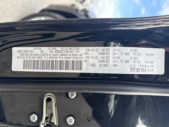 Used 2018 Diamond Black Crystal Pearlcoat Jeep Limited image 16