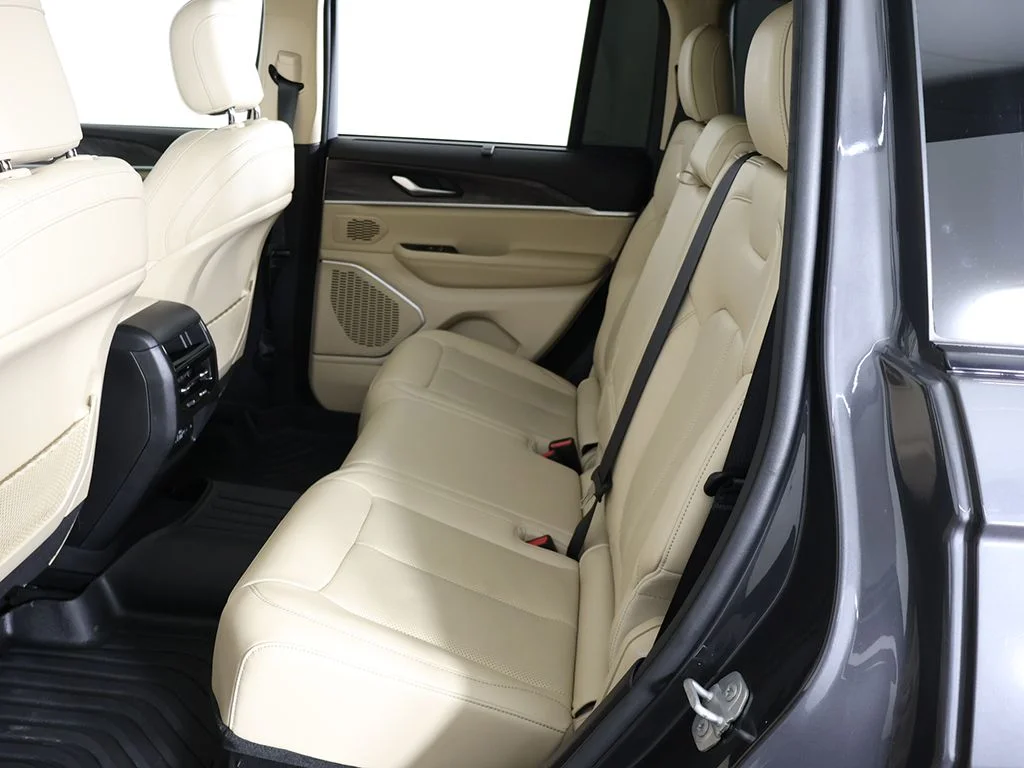 Used 2022 Gray Jeep Limited image 40