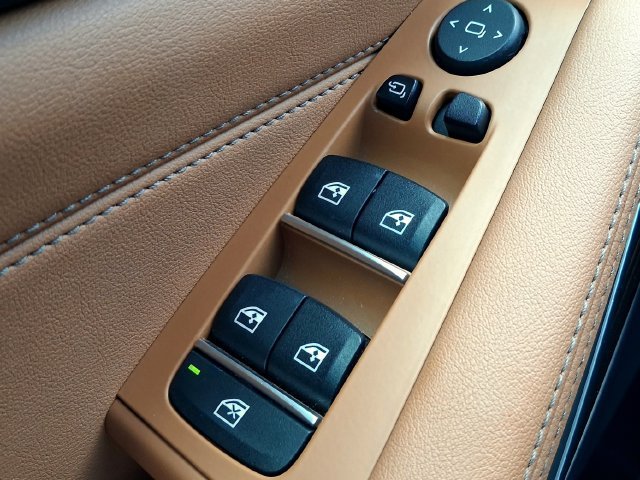 Used 2025 Gray BMW sDrive40i image 9