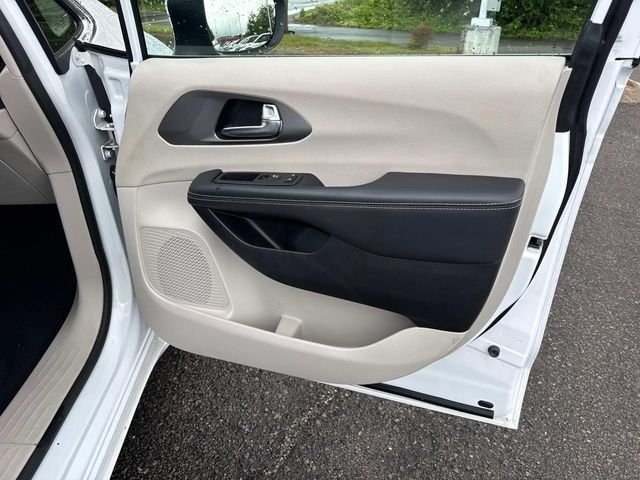 Used 2023 White Chrysler Touring L image 24